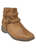 Botín camel casual de cuero, anatómico y resistente, diseñado para ofrecer comodidad y seguridad al caminar.