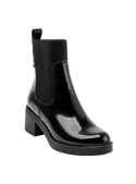 Calzado de cuero negro para mujer, estilo Chelsea con tacón moderno, combina elegancia y comodidad para el trabajo.