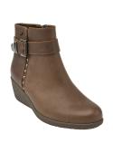 Botín de cuero café para mujer, estilo casual, ideal para el invierno, con taco cuña de 7 cm.