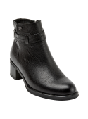 Botín negro de cuero para mujer, casual, con correa y hebilla, ideal para un look minimalista chic.