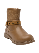 Elegante bota camel para niña con detalles florales y hebilla, perfecta para ocasiones informales y paseos.
