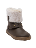 Bota café para niña, combina elementos vintage y contemporáneos, adecuada para reuniones familiares o salidas al parque.