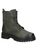 Botín verde de cuero para mujer con suela gruesa y relieve, ofrece tracción y comodidad para actividades outdoor.