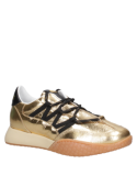 Zapatilla dorada de cuero para mujer, diseño moderno y llamativo con suela gruesa, ideal para un look casual y elegante.