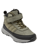 Botín de niño en color oliva con cierre de cordones y velcro, combinación perfecta de estilo casual y funcionalidad.