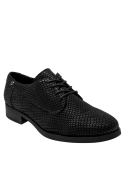 Forro textil y poliuretano en zapato oxford de cuero negro para mujer.
