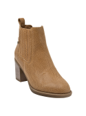 Botín camel de cuero para mujer, cómodo y versátil, con diseño innovador y protección extra.