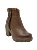Botín de cuero marrón para mujer, estilo boho-chic, perfecto para ocasiones semi-formales con su diseño clásico y moderno.