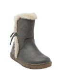 Calzado gris de niña con diseño acogedor y reborde invernal, ideal para salidas al parque en días fríos.