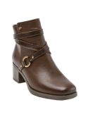 Botín marrón de cuero para mujer, casual chic, con correa cruzada y broche dorado. Ideal para eventos semiformales.