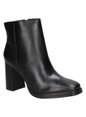 Botín negro casual de cuero para mujer, con diseño minimalista y elegante, ideal para combinar con jeans o faldas midi.