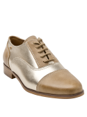Zapato oxford camel de cuero para mujer con forro de poliuretano, altura de caña de 6 cm.