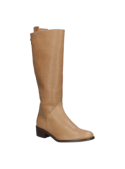 Bota de mujer en color taupe, estilo casual, fabricada en 100% cuero, con diseño clásico de caña alta y punta redonda.