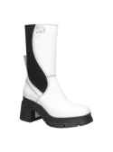 Calzado femenino blanco de cuero con estilo chunky, talón amplio y detalle metálico, perfecto para destacar en reuniones.