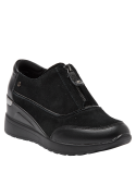 zapatilla negra de cuero gamuzado para mujer con estilo moderno y femenino
