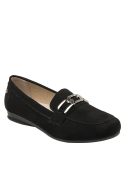 Zapato de cuero negro para mujer, estilo formal y versátil, adecuado para jornadas laborales.