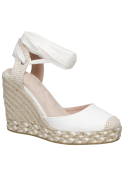 Alpargata de mujer blanca, estilo casual, adecuada para paseos urbanos o eventos veraniegos, con diseño sofisticado.