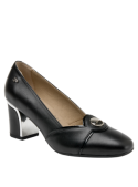 Zapato de cuero negro para mujer, ideal para un look casual, con altura de caña de 7 cm.