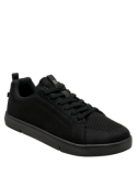 zapatilla textil negra de hombre con taco plano de 3 cm y punta redonda para confort diario.