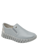 calzado urbano celeste de cuero femenino con taco plano de 3 cm