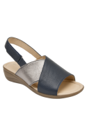 Sandalia azul de mujer en cuero, estilo casual, con taco plano de 3.5 cm para comodidad diaria.