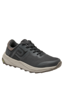 Calzado masculino gris con taco plano de 4 cm y suela de excelente agarre.
