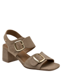 Elegante sandalia de cuero taupe con taco bloque, perfecta para verano.