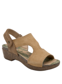 Calzado cómodo y fresco, ideal para verano, elaborado en cuero premium camel.