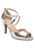 Elegante sandalia de cuero en plata, ideal para ocasiones formales, con diseño moderno y taco alto.