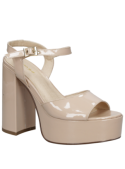 Sandalia beige de charol para mujer con taco bloque de 12 cm y punta abierta en cuero.