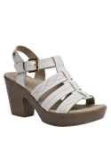 Sandalia de cuero blanco con diseño moderno, ideal para el verano, con taco bloque y forro de poliuretano.