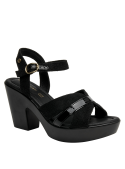 Elegante sandalia negra de mujer en textil y cuero, ideal para días de verano con estilo casual.