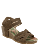 Elegante sandalia de cuero café para mujer con taco cuña, ideal para días cálidos.