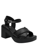 Sandalia femenina de cuero negro con taco bloque, combina estilo y confort.