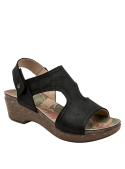 Sandalia de cuero negro para mujer, diseño urbano, con forro sintético suave y taco plano.