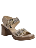 Sandalia de mujer en cuero pitón, estilo casual con punta abierta.