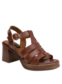 Calzado femenino en cuero café, punta abierta y estilo casual ideal para verano.