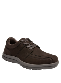 Zapato de cuero marrón para hombre, acabado suave que asegura durabilidad y confort en un estilo relajado y versátil.