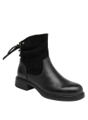 Botín negro de cuero para mujer, estilo funcional, perfecto para trayectos largos o estar de pie por periodos prolongados.