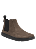 Botín Chelsea café de cuero para hombre, con diseño simple y paneles elásticos que brindan comodidad.