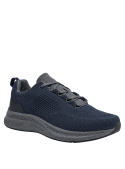 zapatilla azul masculina con cordones tradicionales para ajuste seguro, suela robusta para tracción y estabilidad.