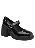 Zapato de cuero negro tipo Mary Jane, acabado brillante, adecuado para eventos formales.