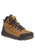 Botín camel de cuero para hombre, estilo outdoor, con puntera reforzada y sistema de amarre con pasadores metálicos.