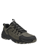 Zapatilla verde para hombre de estilo outdoor con suela gruesa y patrón especializado para tracción en terrenos irregulares.