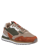 Zapatilla multicolor de hombre, estilo retro-deportivo, combina cuero y textil para un diseño sofisticado.