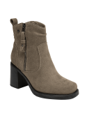 Botín taupe de cuero para mujer, estilo casual, con detalles en gamuza, brindando un toque moderno y sofisticado.
