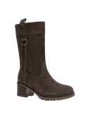 bota de cuero café con suela de goma de fuerte agarre, adecuada para terrenos irregulares y climas fríos.