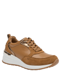 zapatilla de cuero camel para mujer con cierre de cordones planos, ofreciendo ajuste seguro y estilo elegante.