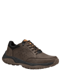 Zapato marrón de cuero texturizado para hombre, robusto, ideal para exteriores, con puntera reforzada.