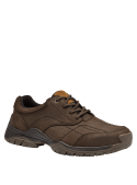 zapato café de cuero para hombre con textura granulada y diseño robusto, ideal para uso diario y actividades al aire libre.